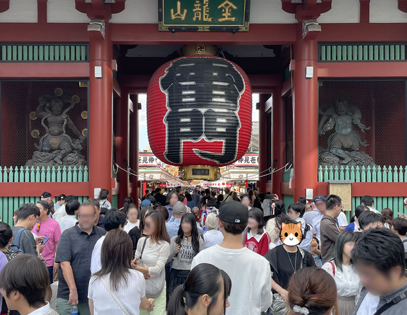 浅草寺雷門前の風景(2)