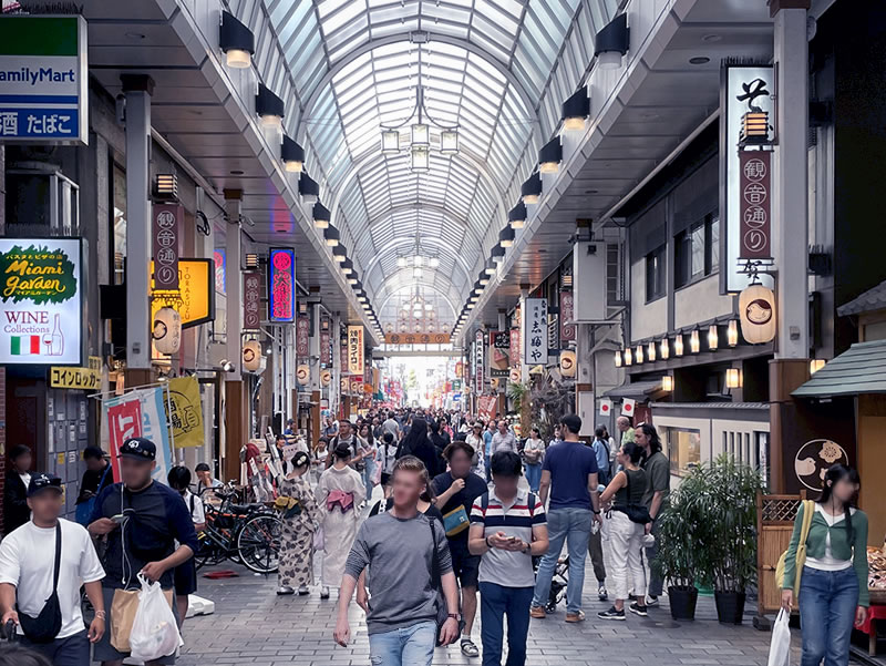 浅草観音通りの風景