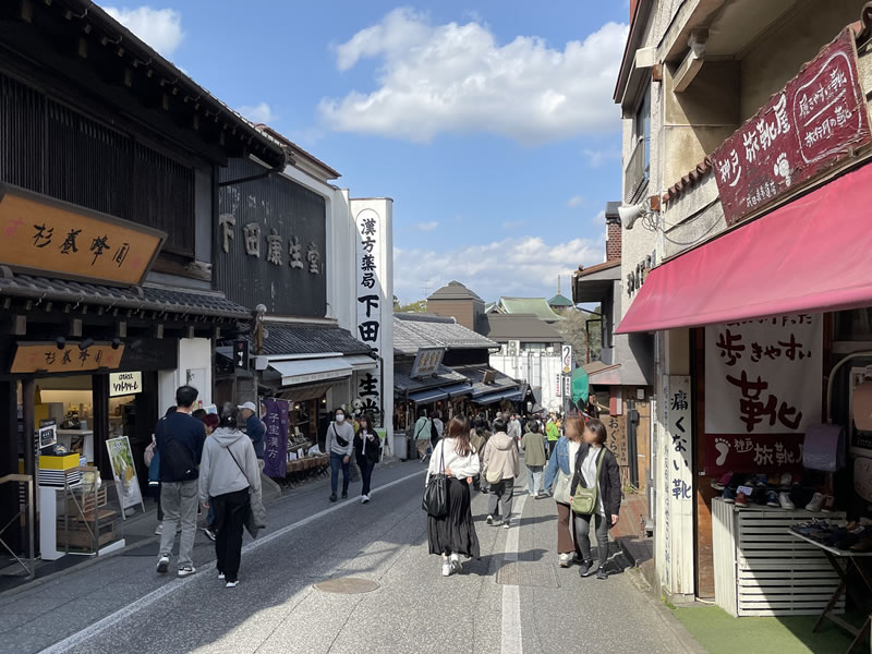 成田山新勝寺表参道の風景