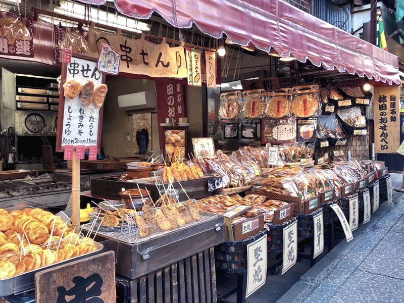成田山表参道の林田せんべいの外観