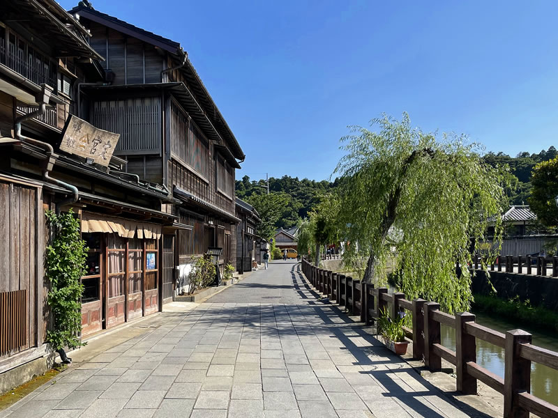 佐原 小野川畔から眺めた割烹「宮定」