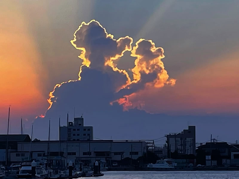 船橋港親水公園から見た夕暮れの雲