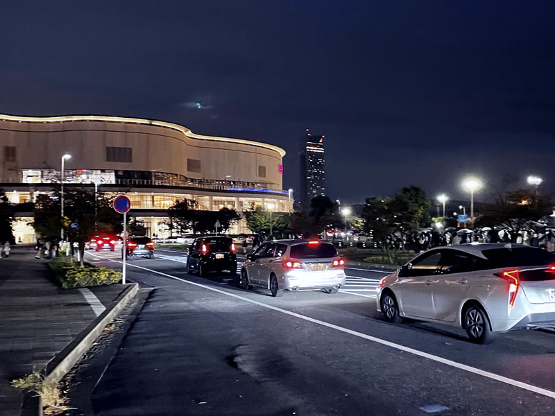 イオンモール幕張新都心 バス停付近の風景
