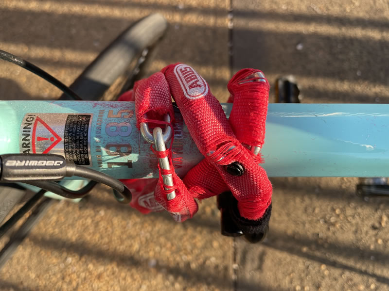 BIANCHI VIA NIRONE 7 DISC SORA に使っているチェーンロック