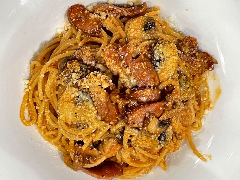 谷津商店街「イタリアの台所 FLAT」の「大人のナポリタン」スパゲッティ