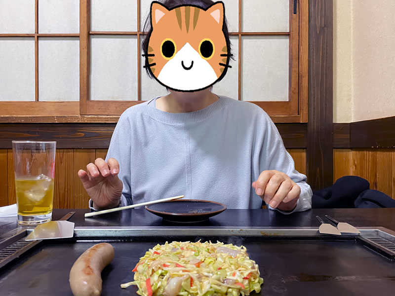 谷津商店街のお好み焼屋「天久」の店内風景